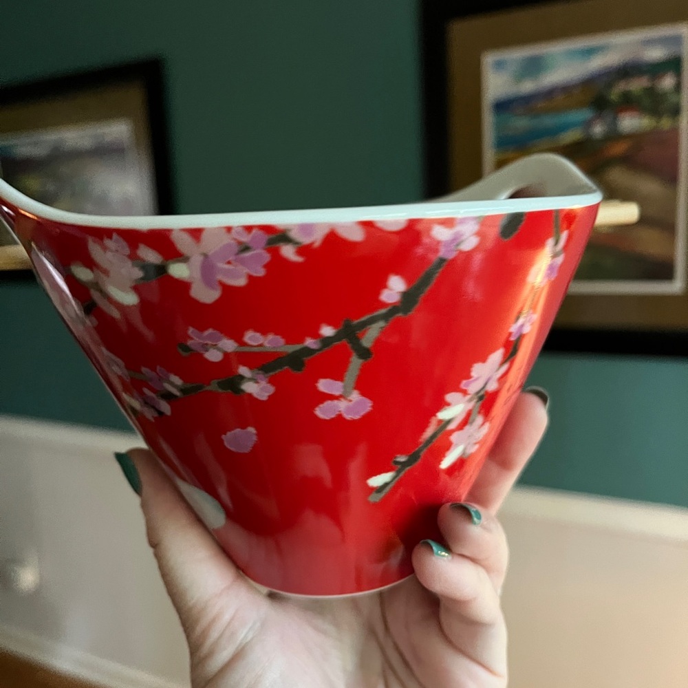 Disney ramen noodle bowl with chopsticks - Picture 7 of 10
